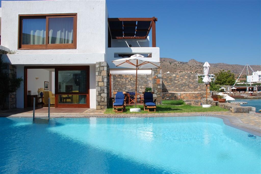 presidential suite with priv. pool 1.jpg