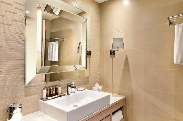 ikos14-Olivia_BathroomCMYKsmaller.tif