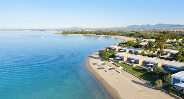 Ikos-Olivia-_-Deluxe-Beach-Area_2880x1918-2000x1080.jpg