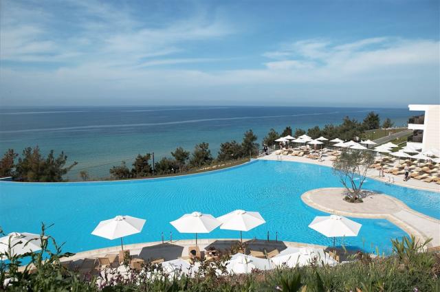 Ikos_Oceania_Pool_07.tif