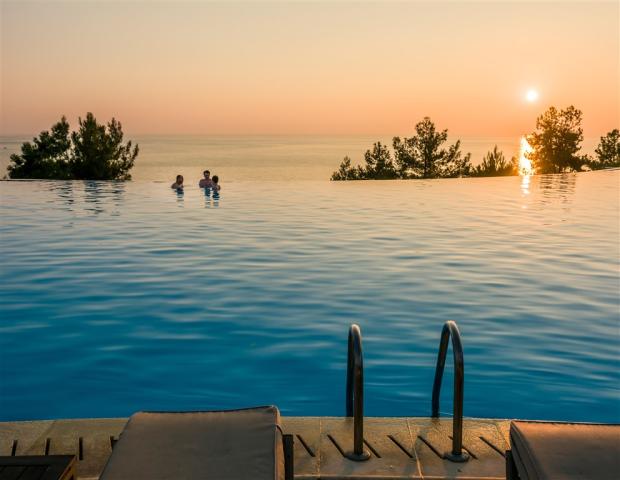 Ikos_Oceania_Pool_09.jpg