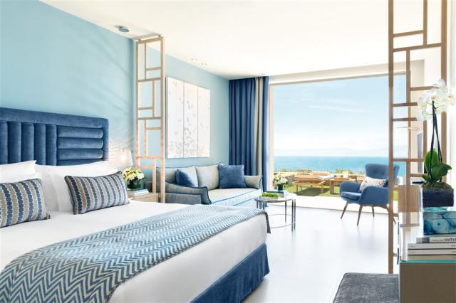 Ikos Oceania Junior Suite private garden.jpeg
