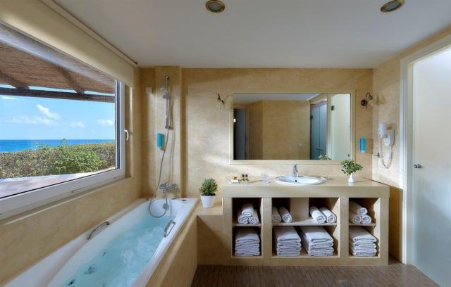 villa_2_bedrooms_beach_front_alexander_beach_crete_00037.jpg