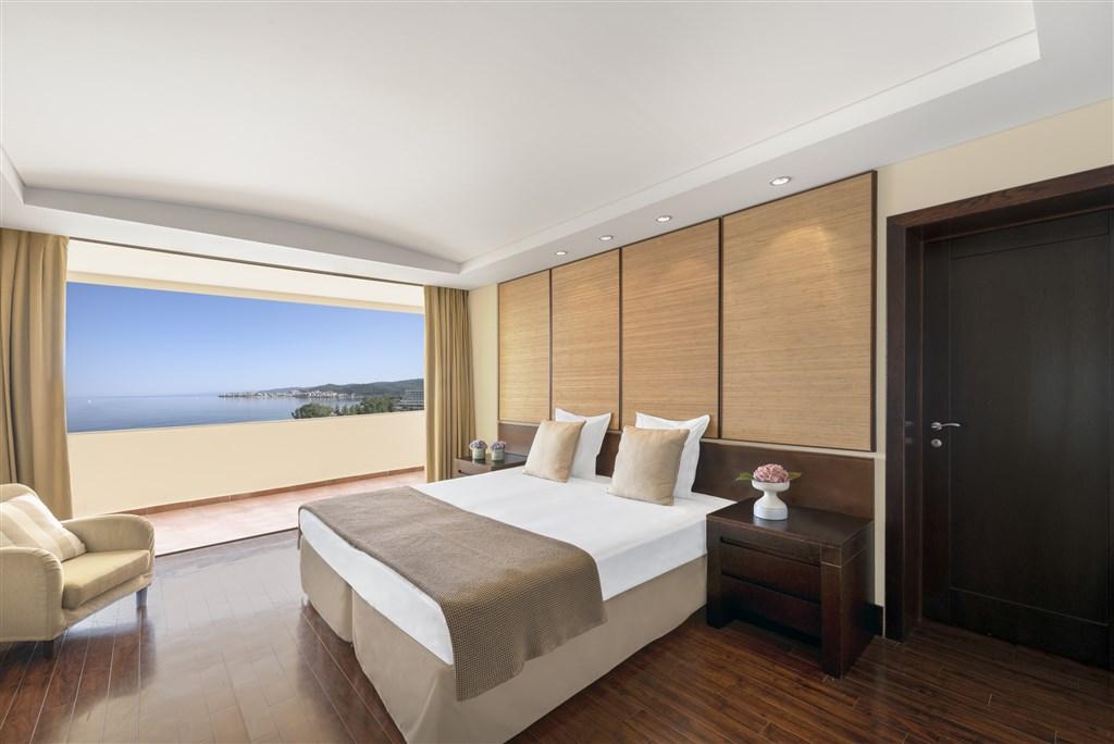 TWO BEDROOM SUITE SIDE SEA VIEW.jpg