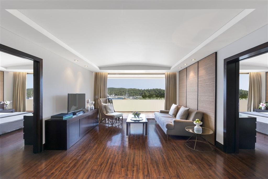TWO BEDROOM GSUITE MARINA VIEW LOUNGE.jpg