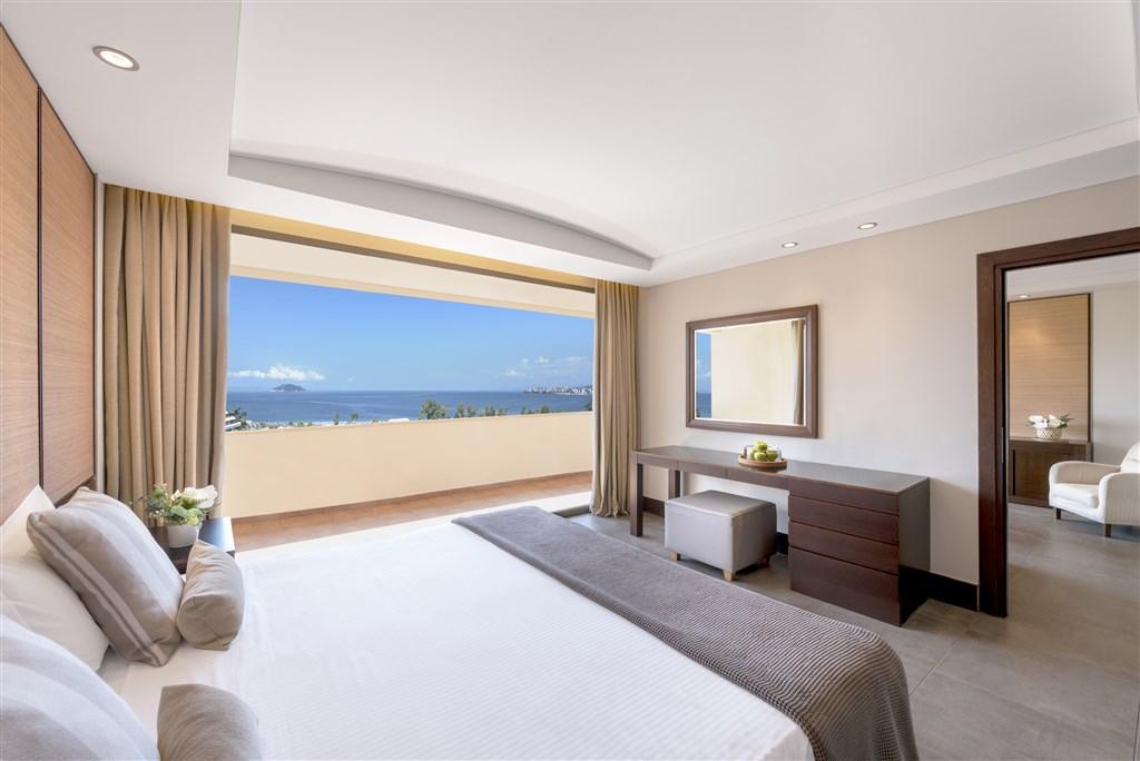 SUITE SEA VIEW BEDROOM.jpg