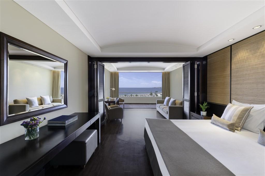 FAMILY ROOM SEA VIEW.jpg