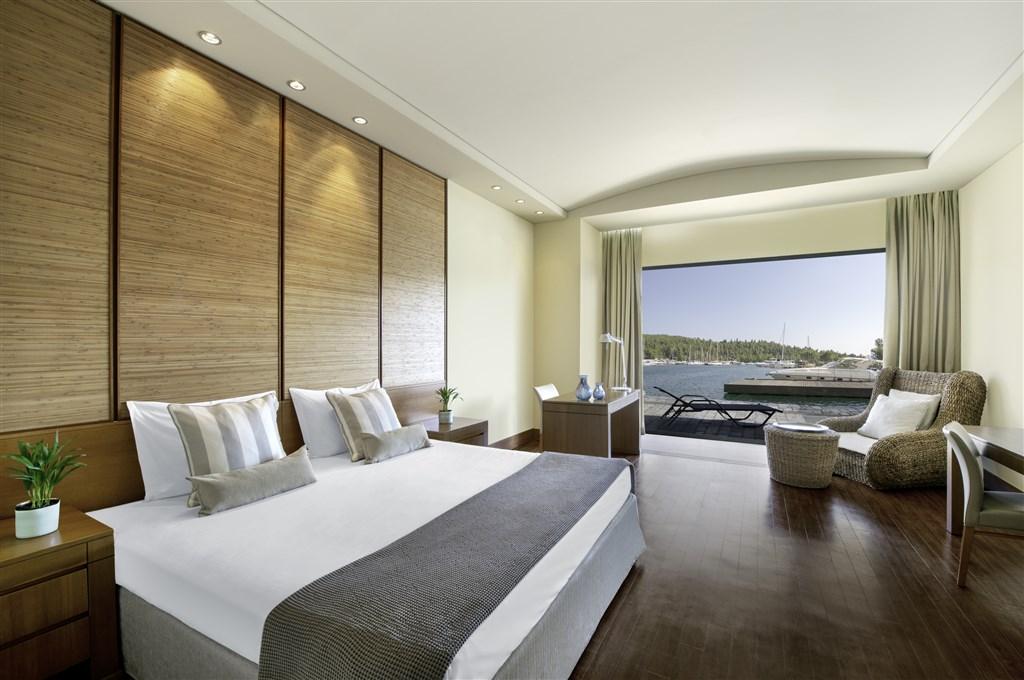 CAPTAINS BEDROOM.jpg