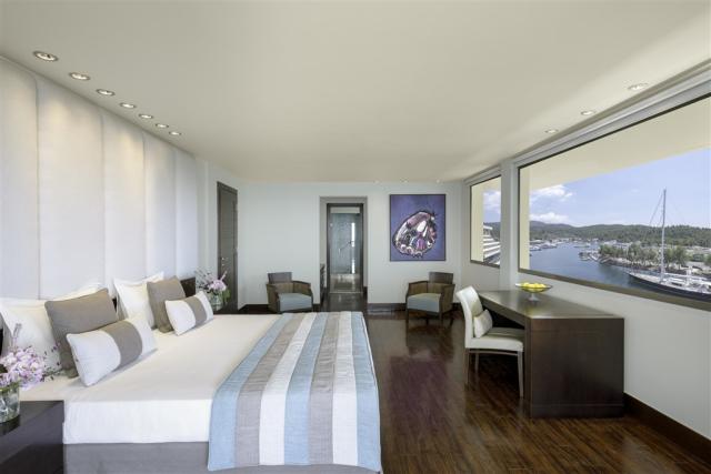 ROYAL SUITE BEDROOM 2.jpg