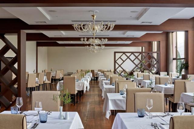 The_Restaurant-3.jpg