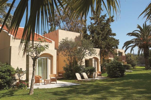 Bungalows-nestle-in-the-multicoloured-gardens.jpg