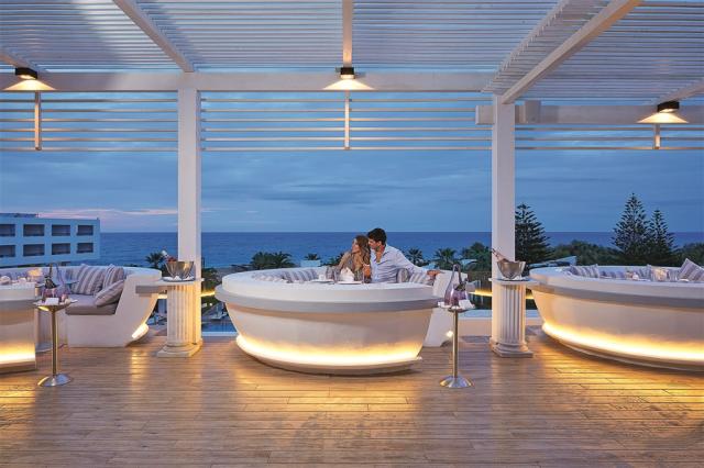 Zeus-Amalthia-Sky-Bar-Restaurant%2c-A-brand-new-restaurant-whic