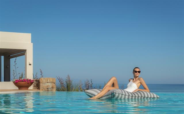 SANI_15_Club_Pool_1211_2880x1791.jpg