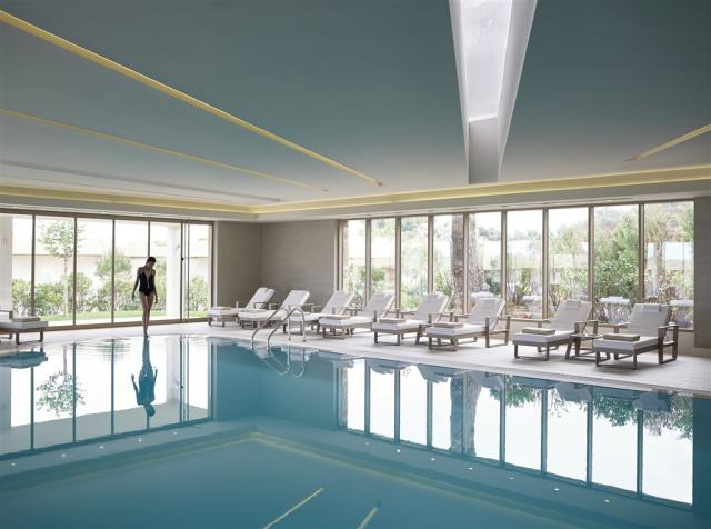 SaniClub_interior_pool_2880x2143.jpg