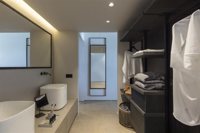 superior suite ocean view bathroom.jpg