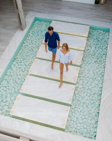 S beach_house_couple_475x594.jpg