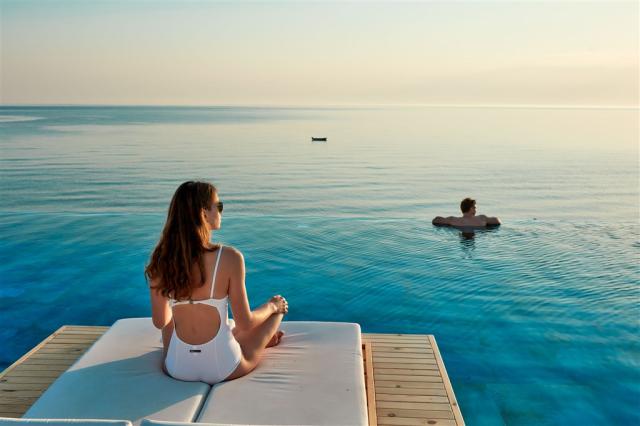Outdoor infinity pool 1.jpg