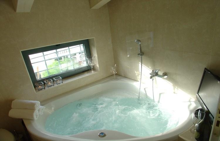 jacuzzi_3.jpg