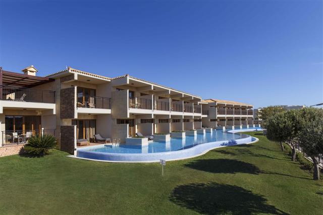 Junior_Suites_Swim_Up___Outdoor.jpg