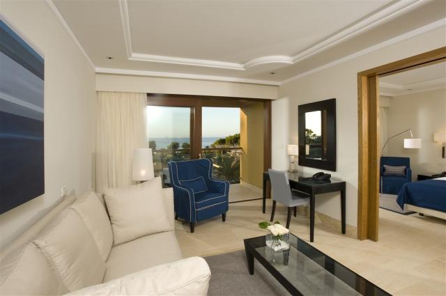 13. Superior Family Hotel Suite Sea View.jpg
