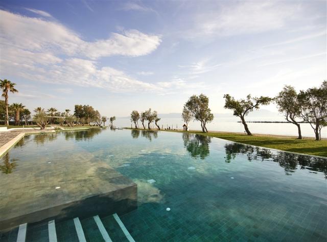 08-Stunning-Teal-pool-on-the-shore_cm008_72dpi.jpg