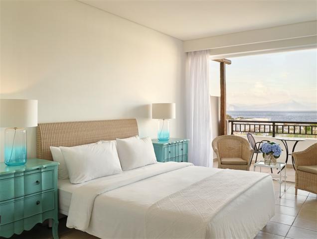 22-Newly-renovated-Superior-Family-Room_cm022_72dpi.jpg