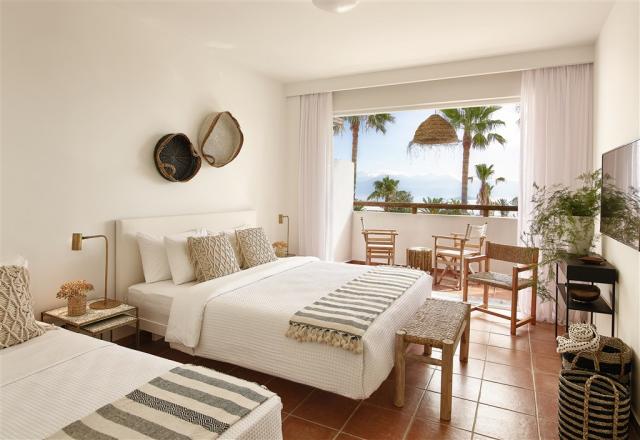 23-brand new-double-room-with-sea-view_cm023_72dpi.jpg