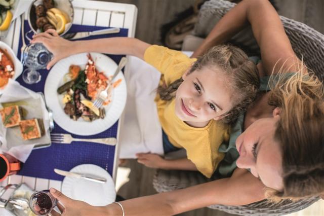 05-All-inclusive-family-dining.jpg