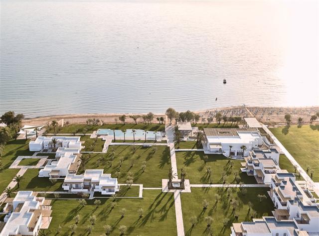 02-Casa-Marron-Seafront-location-with-panoramic-sea-views_cm002