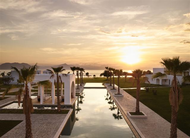 06-Dusk-Landscape-of-Casa-Marron_cm006_72dpi.jpg