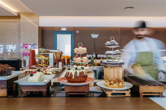 Buffet desserts.jpg
