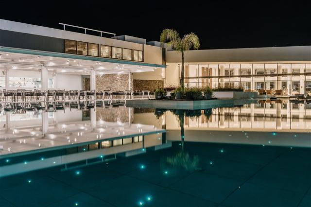 Central  pool.jpg