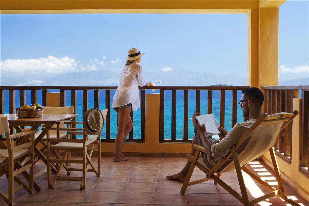 21 - Seafront Suite veranda.jpg