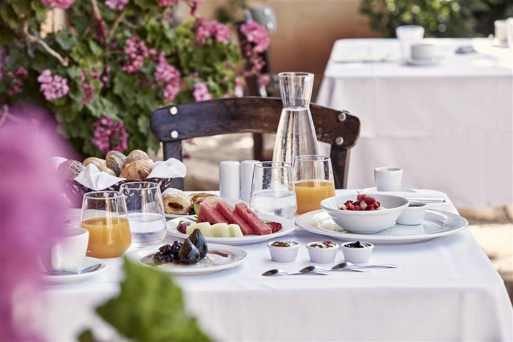 traditional breakfast main restaurant candia 1.jpg