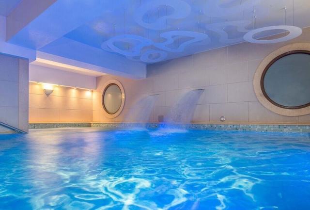 INSIDE%20POOL.jpg
