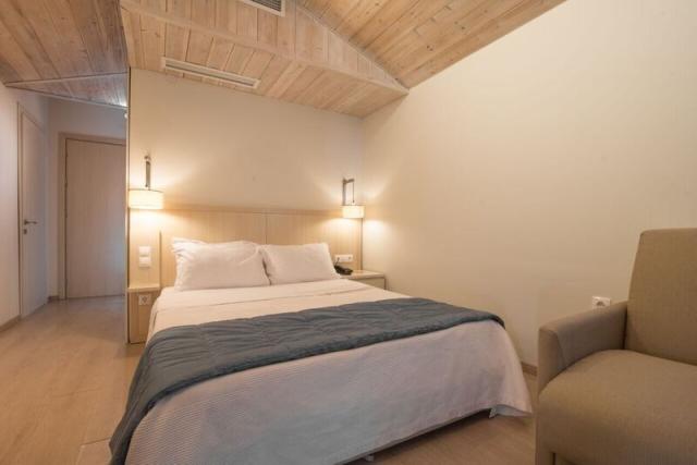 DOUBLE%20STANDARD%20ROOM%20SEA%20VIEW%20&%20BACK%20VIEW.jpg