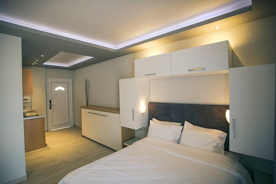 deluxe-studios-royal-hotel.jpg