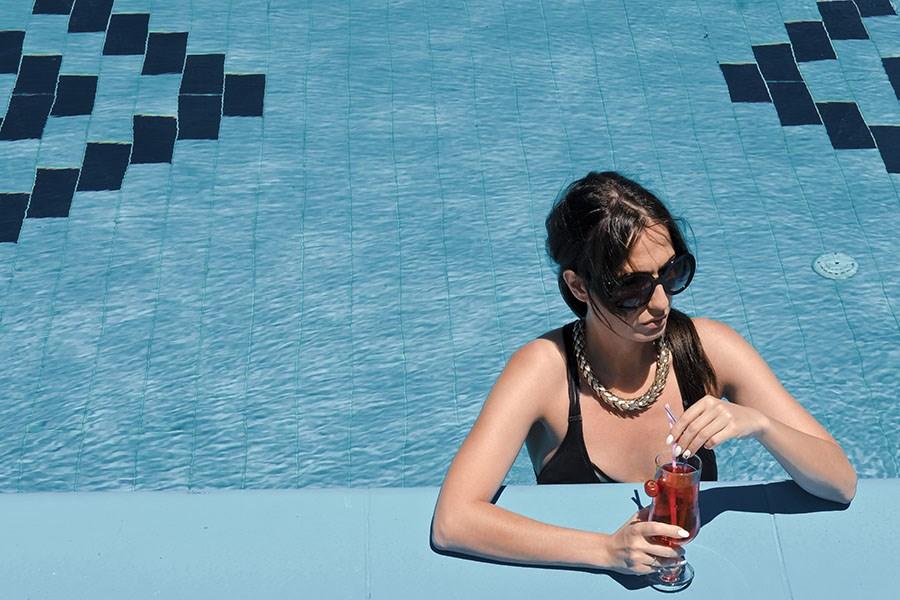 pool-bar-royal-hotel.jpg