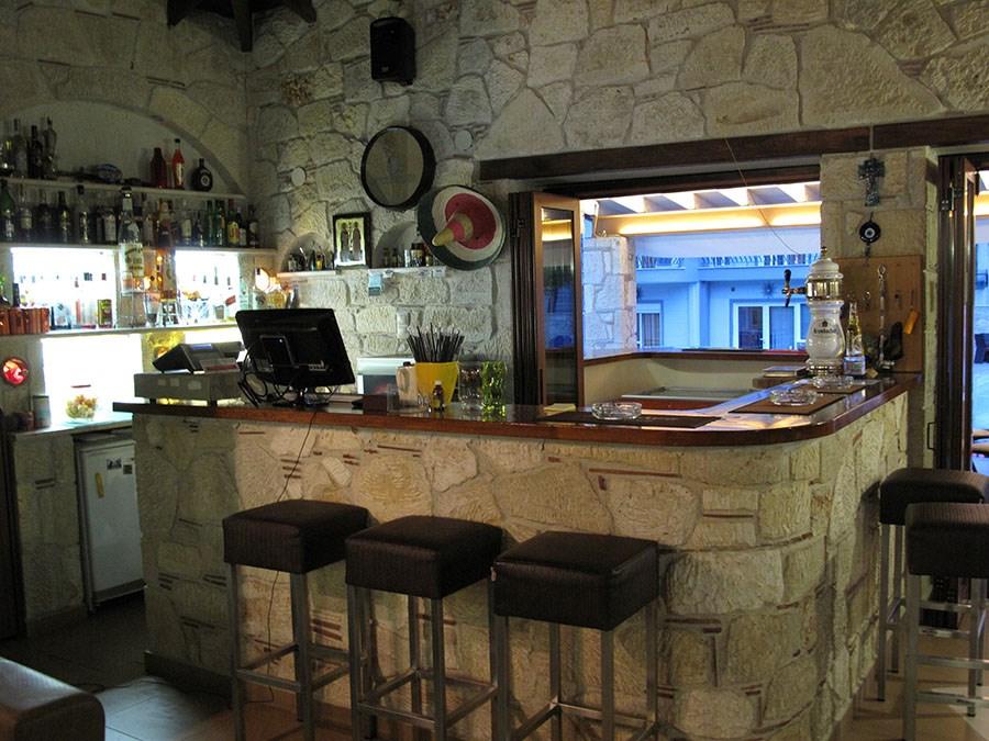 pool-bar-royal-polichrono.jpg