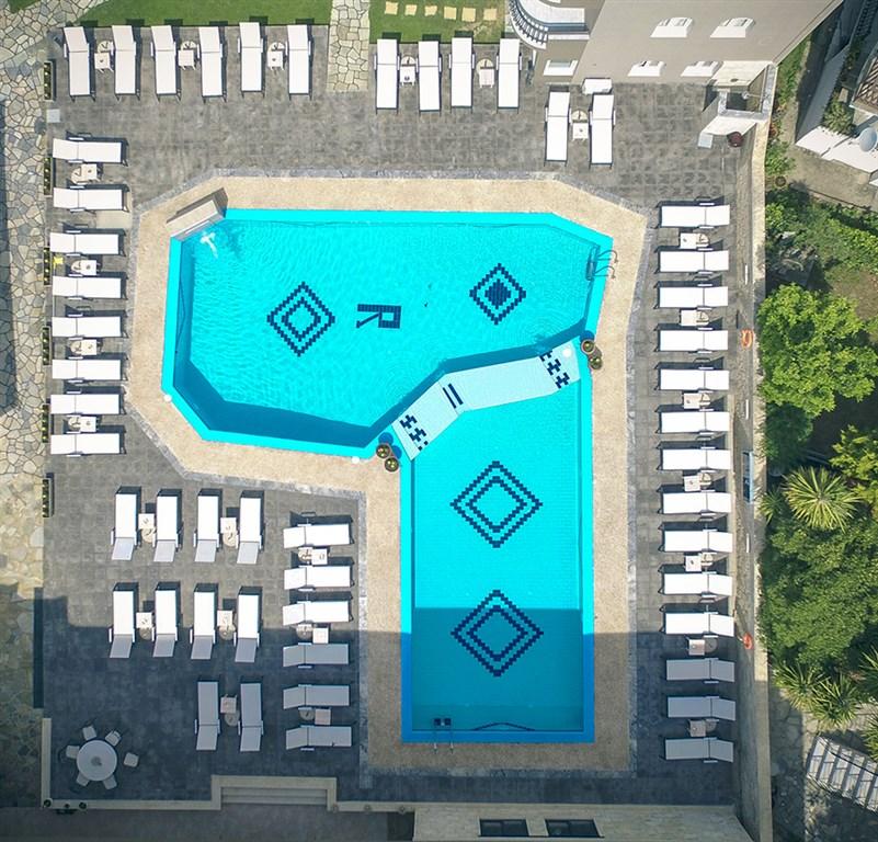 royal-hotel-pool-halkidiki.jpg
