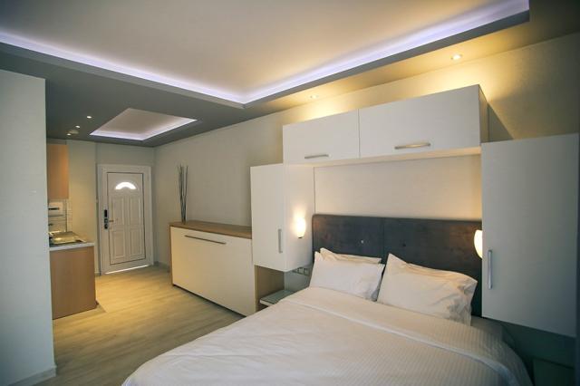 deluxe-studios-royal-hotel.jpg