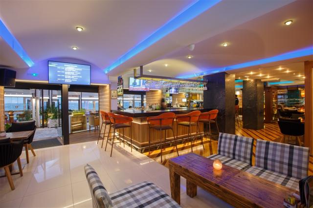 loby main Bar.jpg