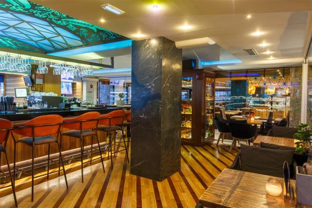 main Bar1.jpg