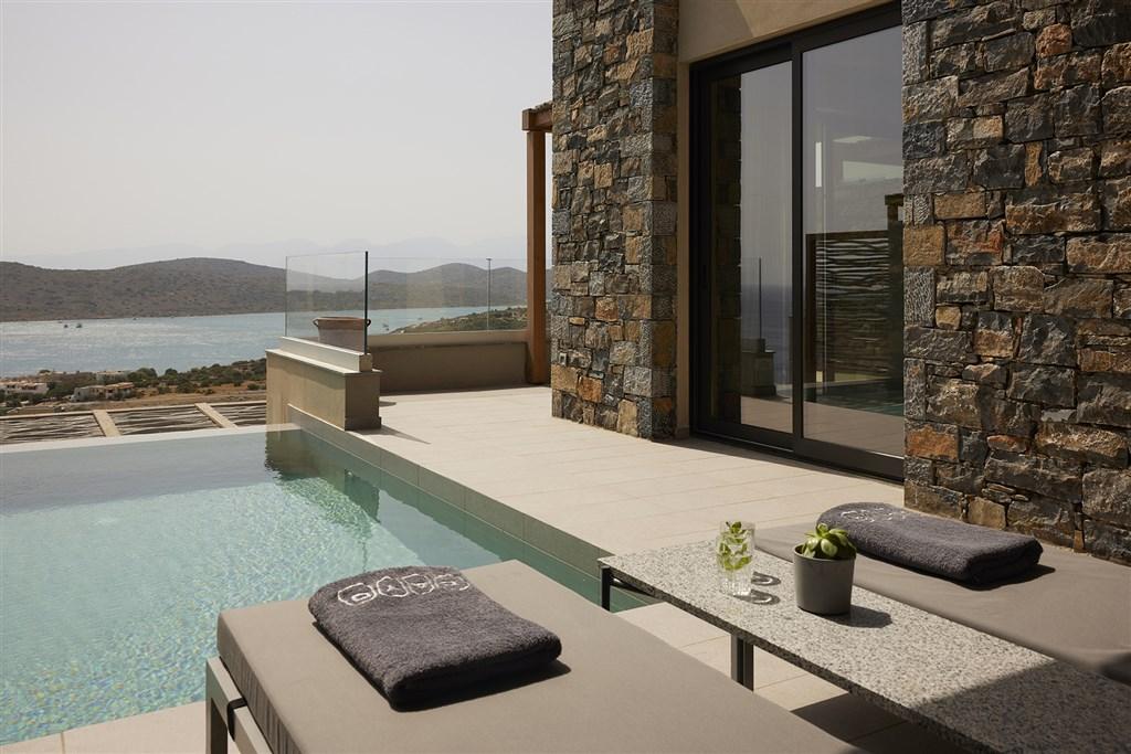 Cayo Rooms- PrivatePool Sunbed SeaView.jpg