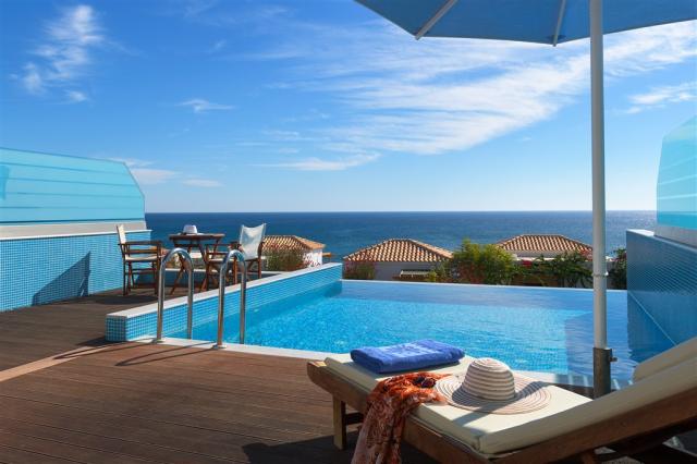 Deluxe Room Sea View with Pool (3).jpg