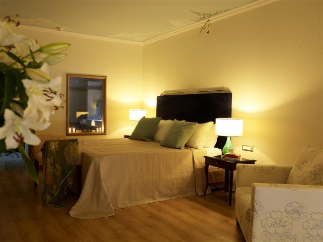 Deluxe Family Suite Sea View (2).jpg
