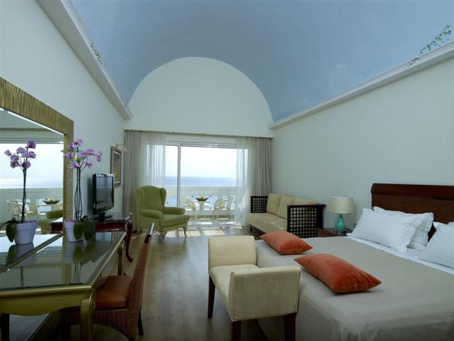 Deluxe Junior Suite Sea View (2).jpg