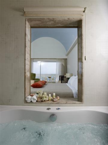 Deluxe Junior Suite Sea View (3).jpg
