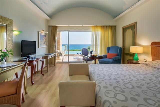 Deluxe Room Sea View with Pool.jpg