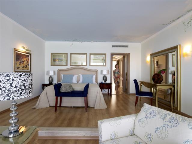 Platinum Beach Junior Suite Sea View with Pool (3).jpg